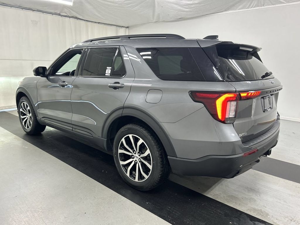 Used 2025 Ford Explorer ST-Line AWD/4WD image 7