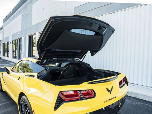 Used 2017 Chevrolet Corvette Stingray Coupe w/ 1LT RWD image 27