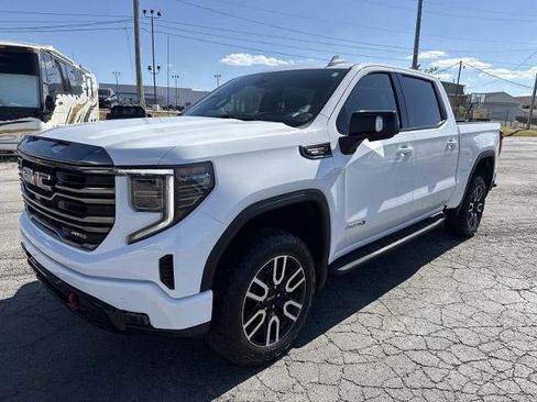 Used 2023 GMC Sierra 1500 AT4 w/ AT4 Premium Package AWD/4WD image 3