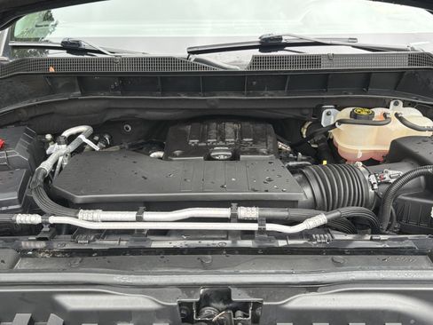 Used 2023 Chevrolet Silverado 1500 LT AWD/4WD image 27
