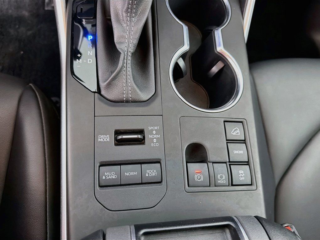Used 2023 Toyota Highlander XLE AWD/4WD image 22