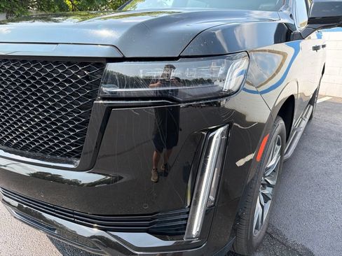 Used 2022 Cadillac Escalade ESV Sport AWD/4WD image 9