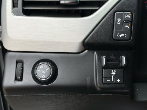 Used 2018 GMC Yukon SLT w/ Premium Edition image 24