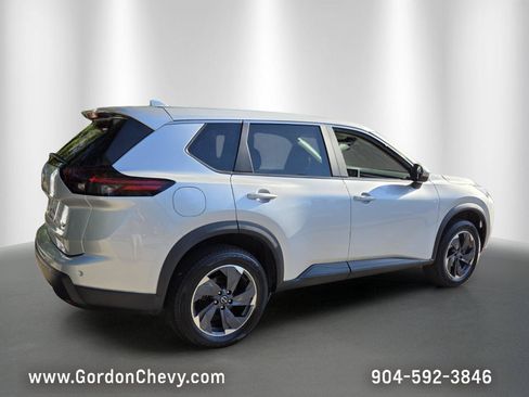 Used 2024 Nissan Rogue SV FWD image 6