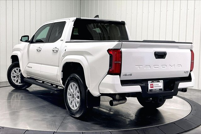 Certified 2025 Toyota Tacoma SR5 AWD/4WD image 13