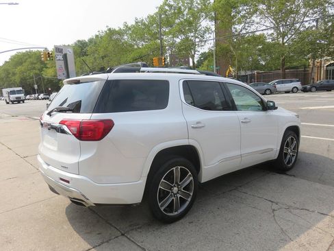 Used 2019 GMC Acadia Denali w/ Technology Package AWD/4WD image 4