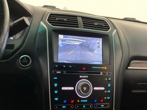 Used 2017 Ford Explorer Platinum image 28
