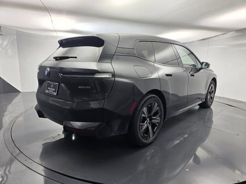 Used 2024 BMW iX xDrive50 w/ Sport Package AWD/4WD image 6