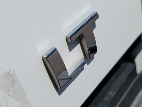 Used 2017 Chevrolet Silverado 2500 LT AWD/4WD image 11