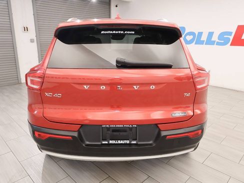 Used 2019 Volvo XC40 T4 Momentum FWD image 4