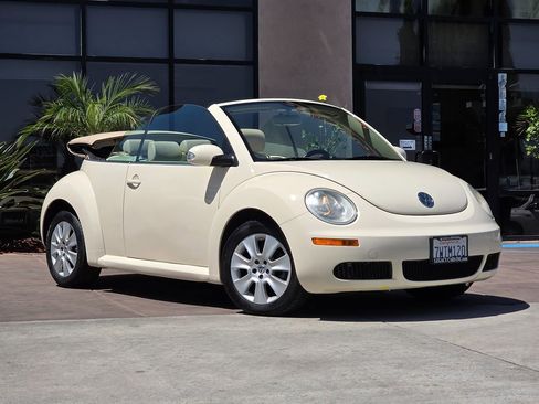 Used 2009 Volkswagen Beetle S image 3