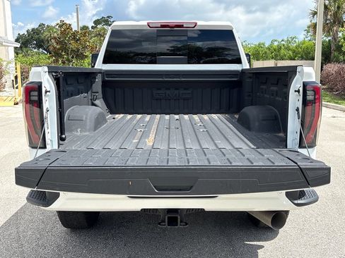 Used 2025 GMC Sierra 2500 AT4 AWD/4WD image 9