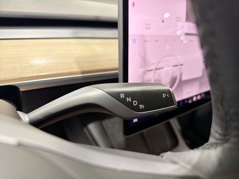 Used 2022 Tesla Model Y Long Range AWD/4WD image 22