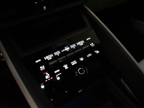 Used 2025 Porsche Macan 4S Electric image 31