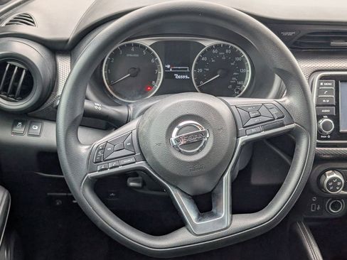 Used 2019 Nissan Kicks S image 11
