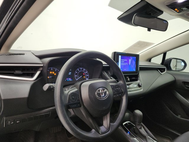 Used 2025 Toyota Corolla LE FWD image 12