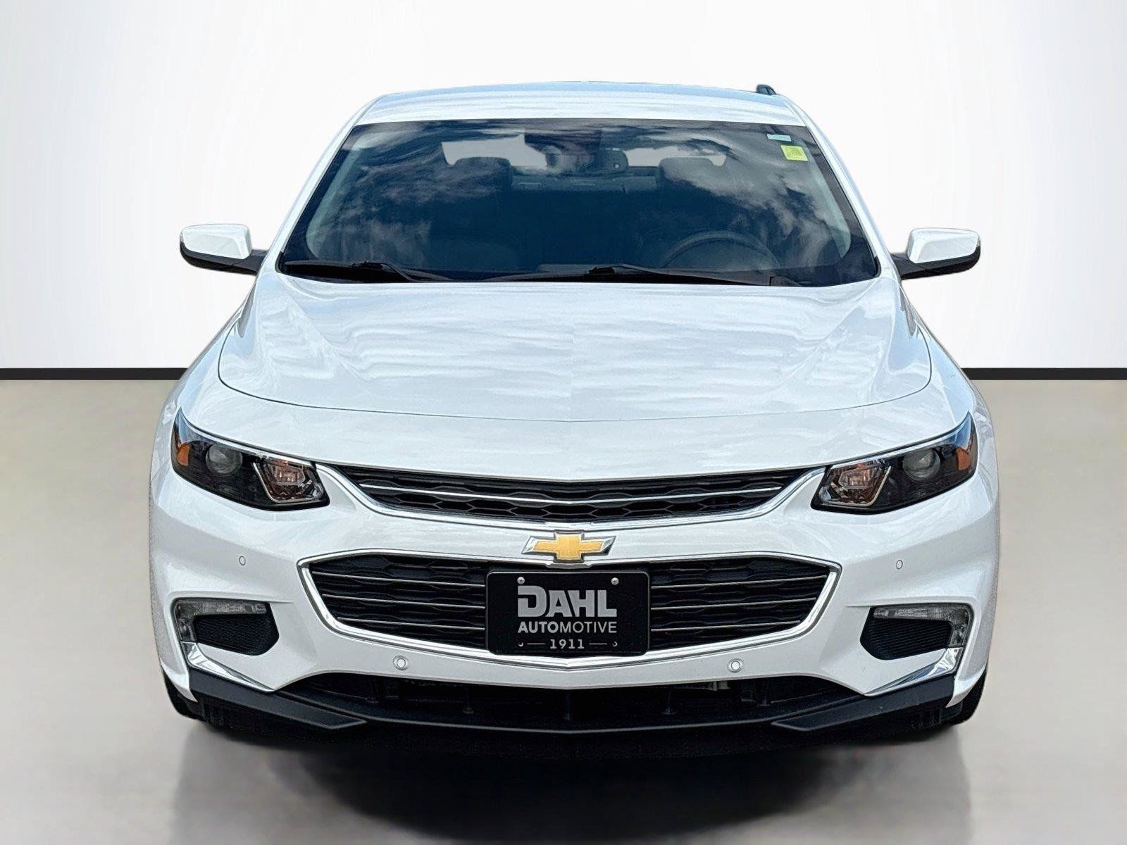 Used 2018 Chevrolet Malibu Premier w/ Driver Confidence Package FWD image 3