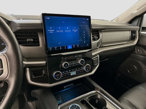 Used 2024 Ford Expedition XLT image 26