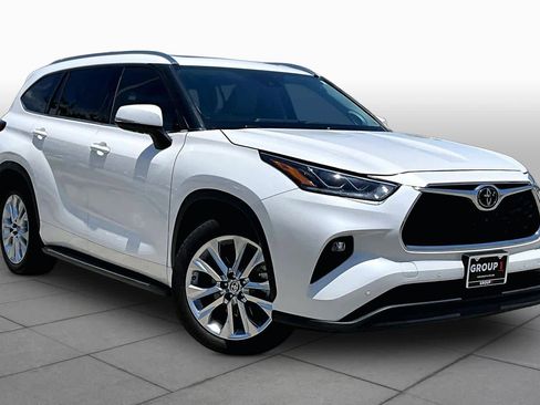 Used 2021 Toyota Highlander Limited FWD image 3