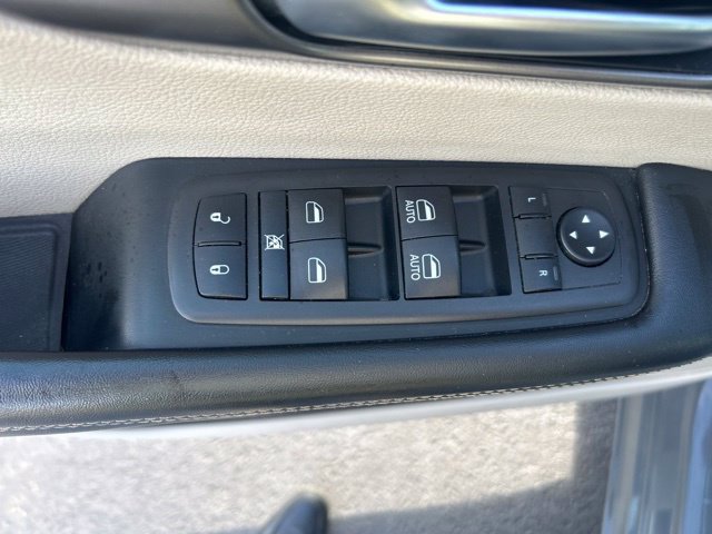 Used 2022 Chrysler Pacifica Touring-L FWD image 15