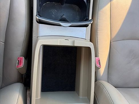 Used 2010 Toyota Highlander SE image 24