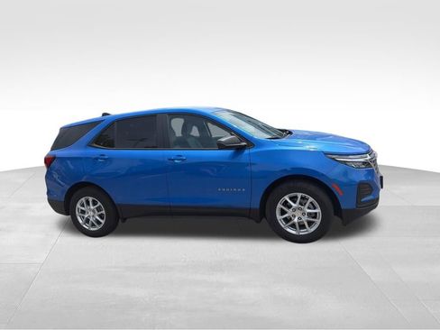Used 2024 Chevrolet Equinox LS w/ LS Convenience Package FWD image 4