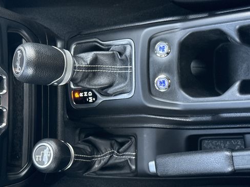 Used 2019 Jeep Wrangler Unlimited Sahara image 28