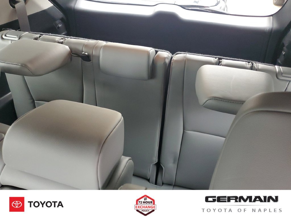 Used 2024 Toyota Highlander XLE FWD image 22