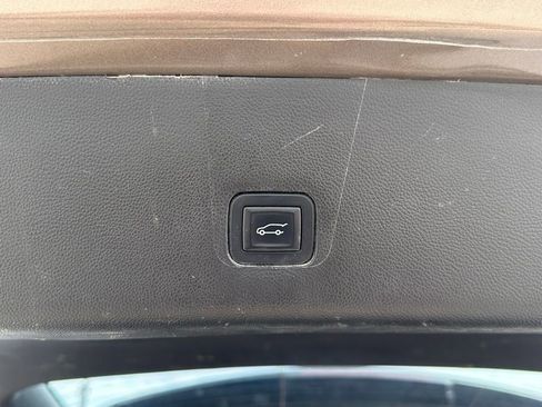 Used 2020 Chevrolet Traverse LT w/ Driver Confidence II Package AWD/4WD image 22