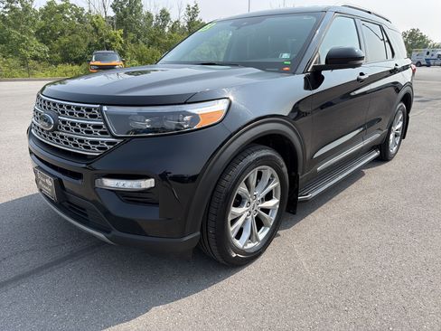 Certified 2023 Ford Explorer Limited w/ Equipment Group 301A AWD/4WD image 9