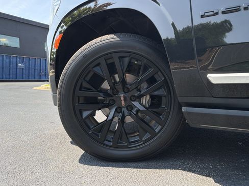 Used 2022 GMC Yukon XL Denali AWD/4WD image 16