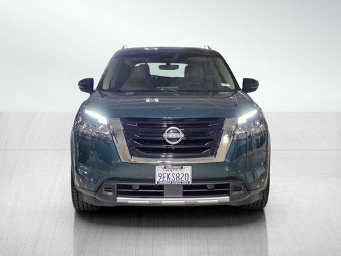 Used 2023 Nissan Pathfinder Platinum image 2