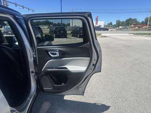 Used 2025 Jeep Compass Limited AWD/4WD image 24