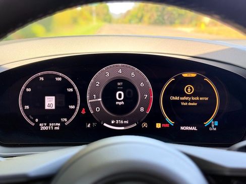 Used 2025 Porsche Cayenne AWD/4WD image 22