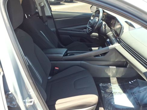 Used 2023 Hyundai Elantra SEL w/ Convenience Package FWD image 10