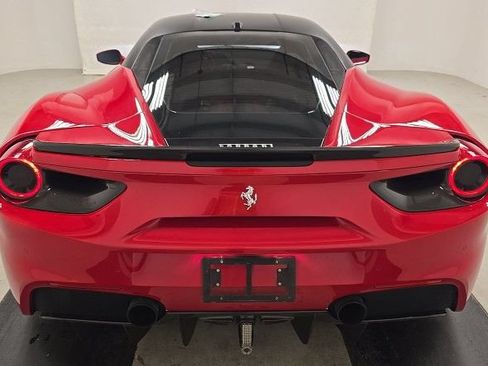 Used 2017 Ferrari 488 GTB RWD image 8