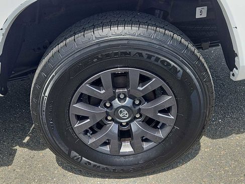 Used 2023 Toyota Tacoma SR5 AWD/4WD image 8