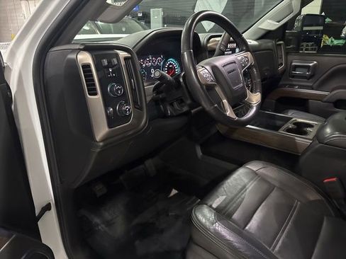 Used 2018 GMC Sierra 2500 Denali w/ Duramax Plus Package AWD/4WD image 12