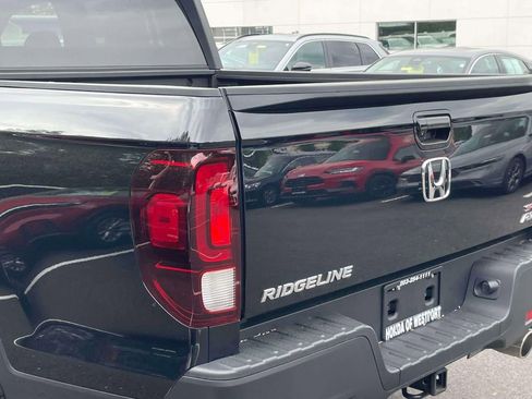 Used 2023 Honda Ridgeline Sport image 10