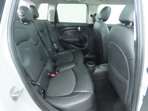 Used 2016 MINI Cooper 4-Door Hardtop image 21