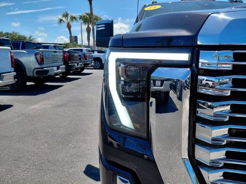 Used 2025 GMC Sierra 2500 Denali w/ Denali Reserve Package AWD/4WD image 11