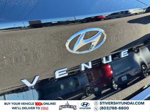 Certified 2025 Hyundai Venue SE image 13