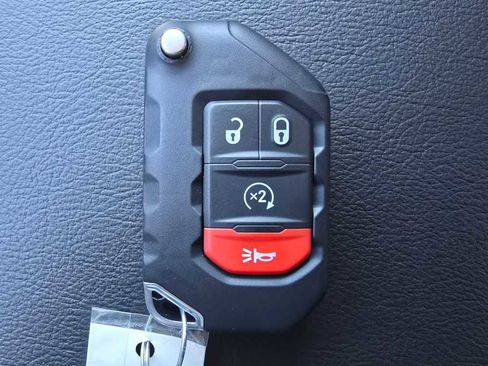 New 2025 Jeep Gladiator Sport image 22