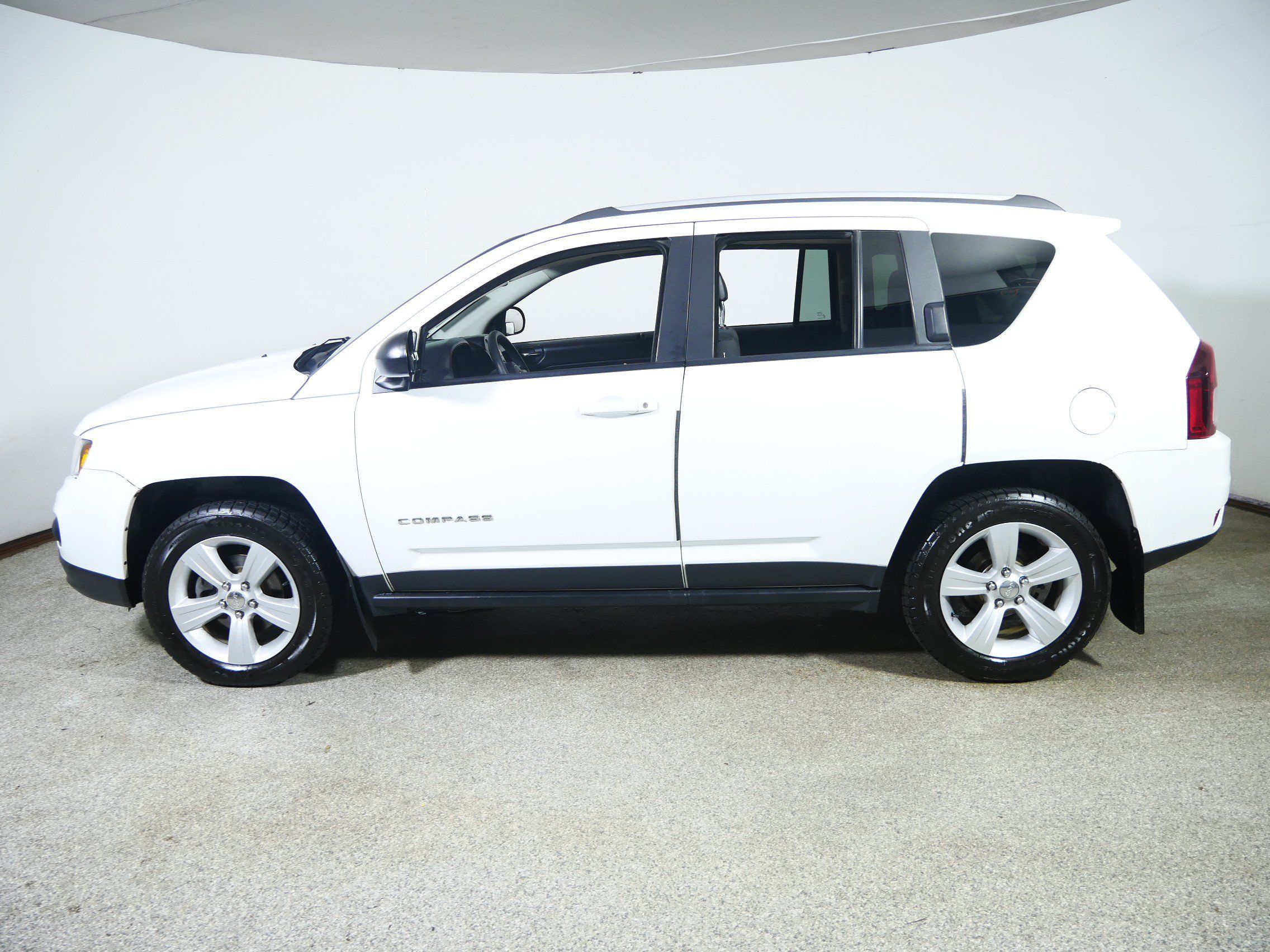 Used 2017 Jeep Compass Sport w/ Power Value Group AWD/4WD image 4