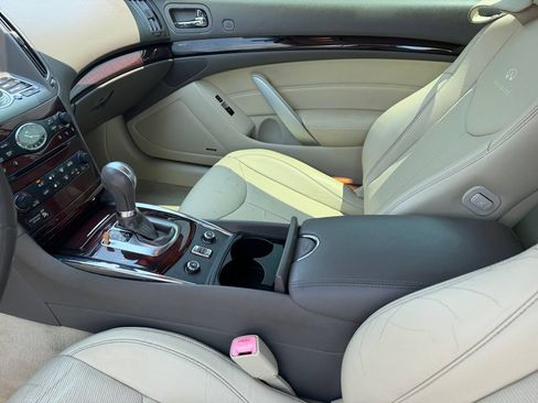 Used 2011 INFINITI G37 Convertible w/ Premium Pkg RWD image 12