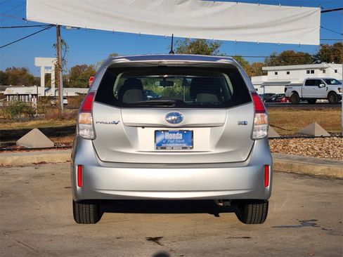 Used 2016 Toyota Prius V Two image 6