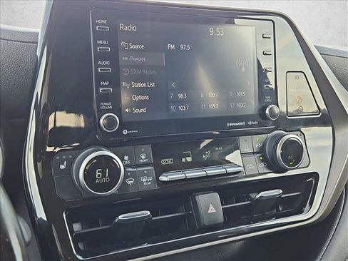 Used 2020 Toyota Highlander XLE image 14