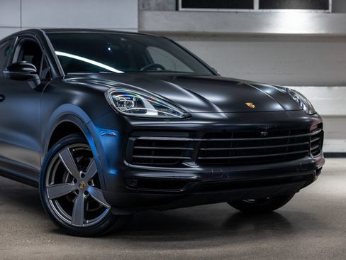 Used 2023 Porsche Cayenne Platinum Edition w/ Towing Package w/o Tow Ball AWD/4WD image 14