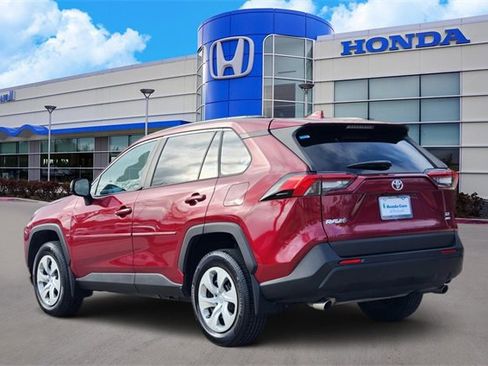 Used 2021 Toyota RAV4 LE image 4