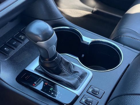 Used 2018 Toyota Highlander XLE AWD/4WD image 29